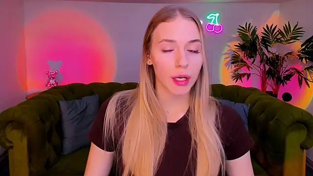 sassy cutie online show from 18, 11, 2025