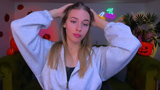 sassy cutie online show from 11, 11, 2025