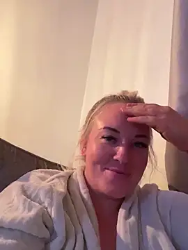 Snapshot of Jenna-LeeXX chatting on 6, 11, 2025 Jenna-LeeXX online show from 6, 11, 2025