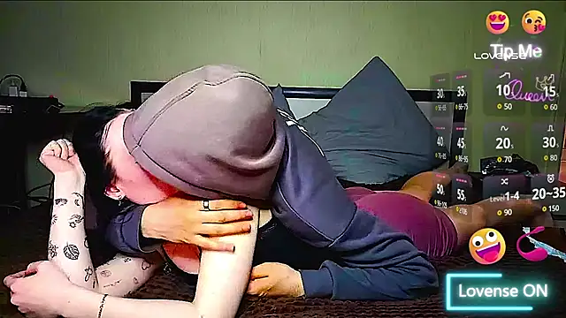 Jenny Couple online show from 25, 4, 2026