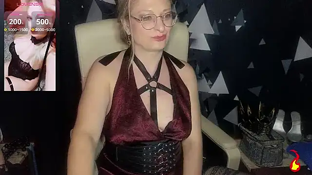 MonicaMis online show from 8, 11, 2025