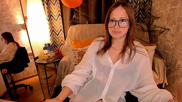 Snapshot of _SilverMoon_ chatting on 22, 10, 2025  SilverMoon  online show from 22, 10, 2025