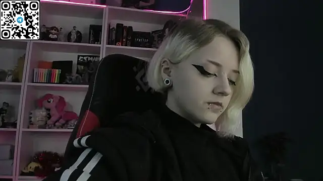 Holy Mistress S online show from 21, 2, 2026