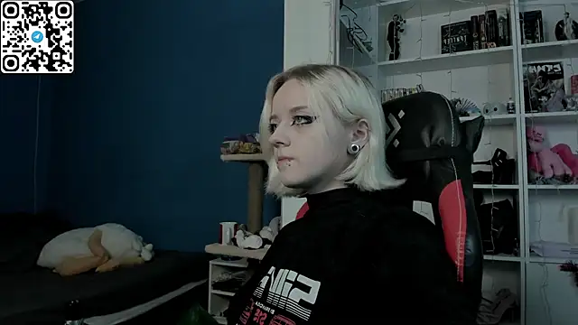 Holy Mistress S online show from 19, 12, 2025