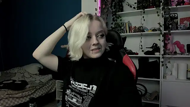 Snapshot of Holy_Mistress_S chatting on 7, 11, 2025 Holy Mistress S online show from 7, 11, 2025