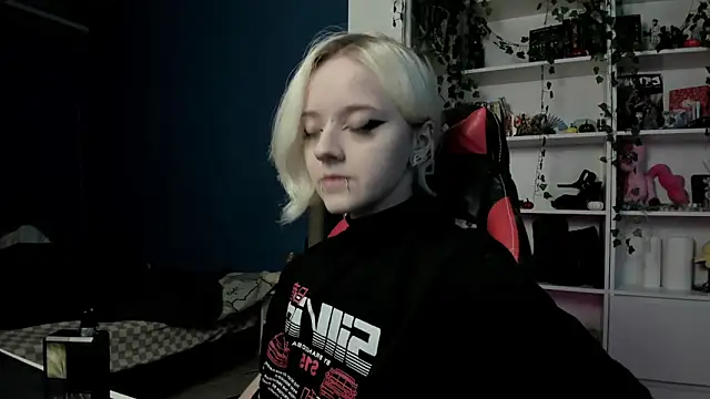 Snapshot of Holy_Mistress_S chatting on 5, 11, 2025 Holy Mistress S online show from 5, 11, 2025