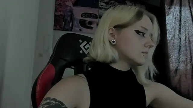 Snapshot of Holy_Mistress_S chatting on 6, 7, 2026 Holy Mistress S online show from 6, 7, 2026