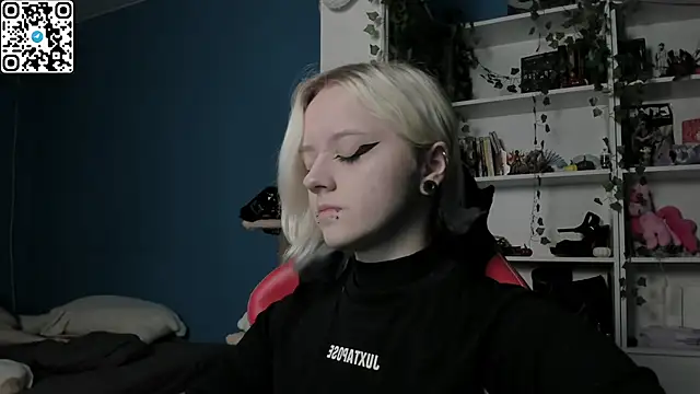 Holy Mistress S online show from 28, 11, 2025