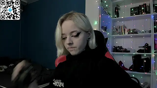 Holy Mistress S online show from 14, 12, 2025