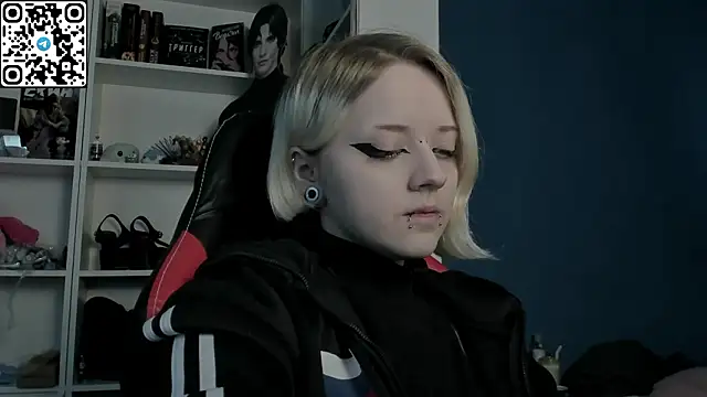 Holy Mistress S online show from 13, 2, 2026