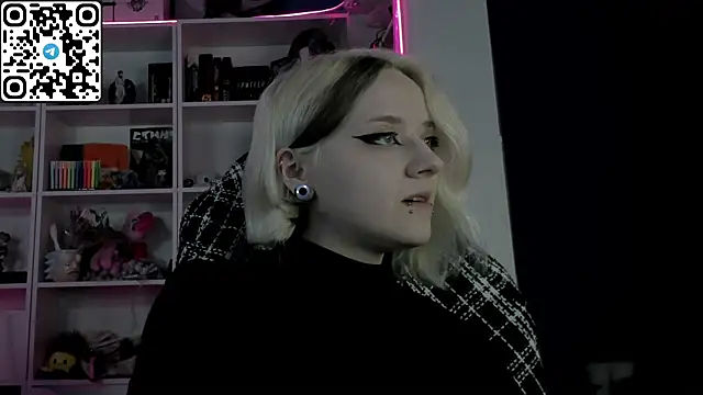 Holy Mistress S online show from 25, 4, 2026