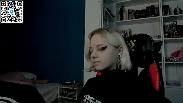 Holy Mistress S online show from 9, 1, 2026