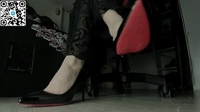 Holy Mistress S online show from 28, 5, 2026