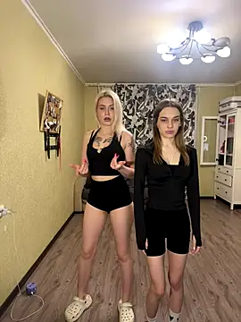 girls n roses online show from 22, 10, 2025