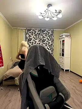 girls n roses online show from 20, 11, 2025