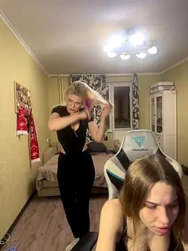 girls n roses online show from 9, 11, 2025