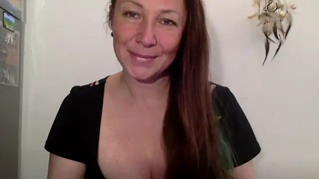 Snapshot of LucyTop chatting on 22, 10, 2025 LucyTop online show from 22, 10, 2025