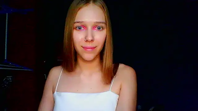 Snapshot of mari_martin chatting on 7, 11, 2025 mari martin online show from 7, 11, 2025