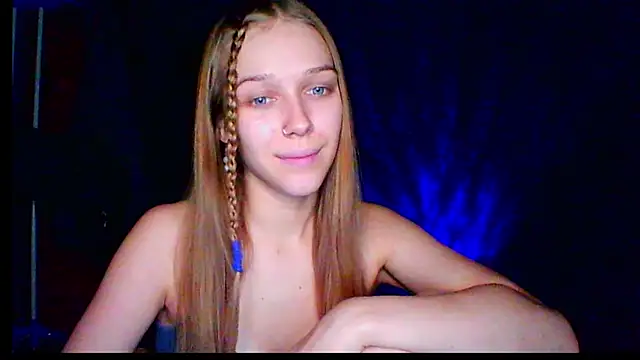 Snapshot of mari_martin chatting on 28, 11, 2025 mari martin online show from 28, 11, 2025