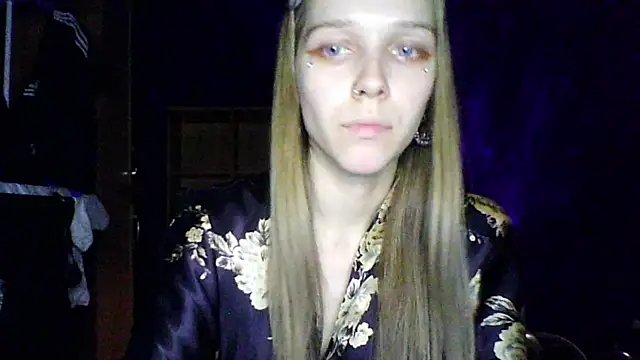 Snapshot of mari_martin chatting on 3, 11, 2025 mari martin online show from 3, 11, 2025