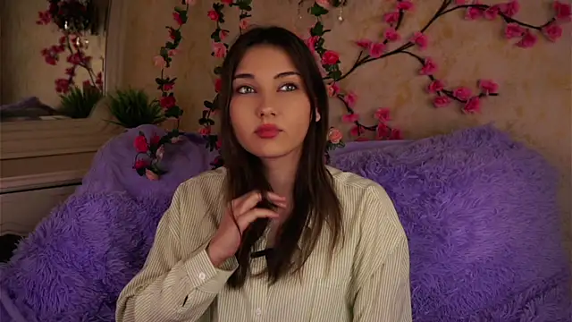 KateCahee online show from 10, 11, 2025