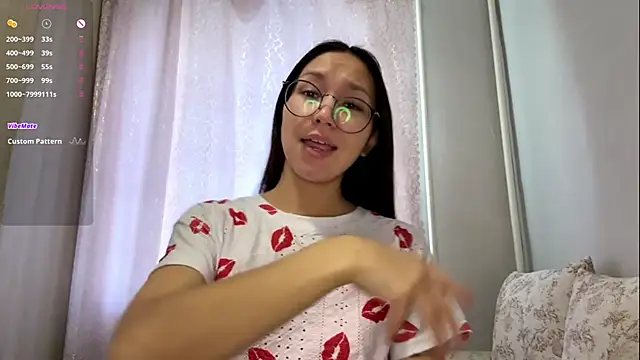 Snapshot of TinyDreamer chatting on 23, 10, 2025 TinyDreamer online show from 23, 10, 2025