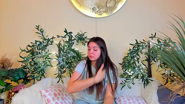 Snapshot of ShereeDahlke chatting on 22, 10, 2025 ShereeDahlke online show from 22, 10, 2025