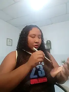 Snapshot of KaroldelaTorree chatting on 31, 10, 2025 KaroldelaTorree online show from 31, 10, 2025