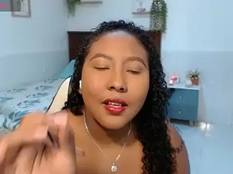 Snapshot of KaroldelaTorree chatting on 25, 10, 2025 KaroldelaTorree online show from 25, 10, 2025