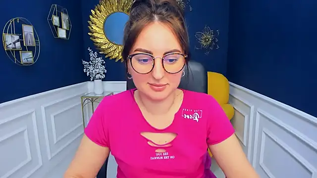 NoraSimons online show from 6, 3, 2026