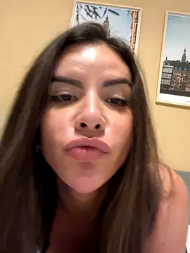 Snapshot of Thaylla_sophiiia chatting on 27, 10, 2025 Thaylla sophiiia online show from 27, 10, 2025