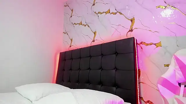 Scarlet DLuce online show from 10, 4, 2026