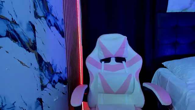 Scarlet DLuce online show from 9, 1, 2026