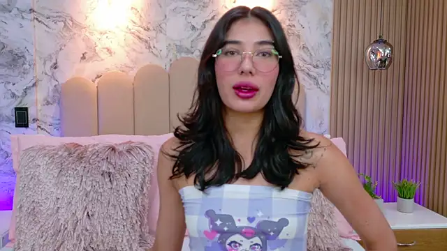 AdelineJhones online show from 25, 3, 2026