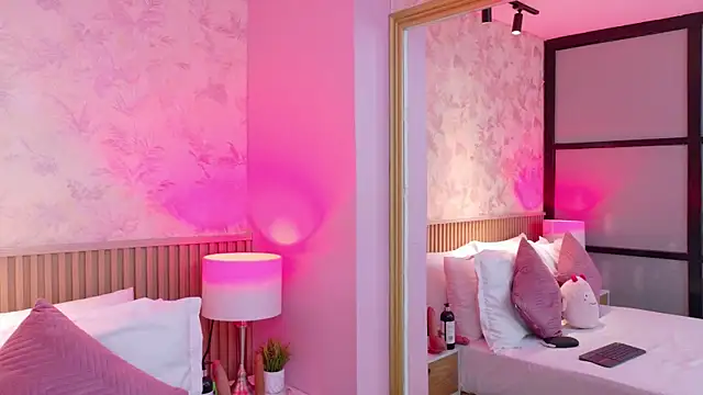 AdelineJhones online show from 20, 12, 2025