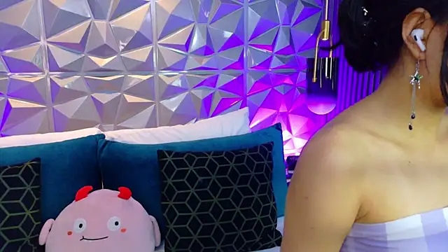 AdelineJhones online show from 26, 6, 2026