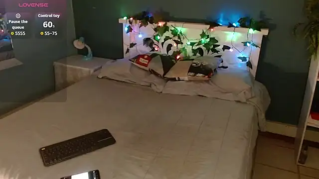 Samantha  Benet online show from 3, 12, 2025