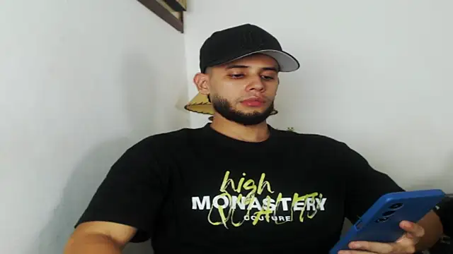 Snapshot of Maxcole_07 chatting on 24, 10, 2025 Maxcole 07 online show from 24, 10, 2025