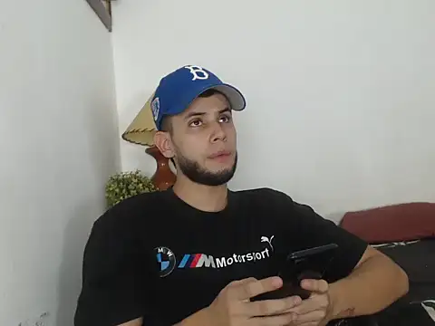 Snapshot of Maxcole_07 chatting on 23, 11, 2025 Maxcole 07 online show from 23, 11, 2025