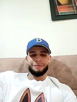 Snapshot of Maxcole_07 chatting on 25, 10, 2025 Maxcole 07 online show from 25, 10, 2025