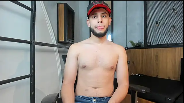 Snapshot of Maxcole_07 chatting on 30, 11, 2025 Maxcole 07 online show from 30, 11, 2025