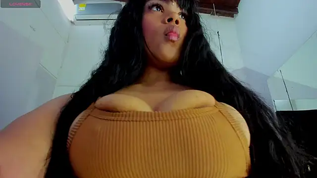 Snapshot of EmmadaSilva chatting on 27, 5, 2026 EmmadaSilva online show from 27, 5, 2026