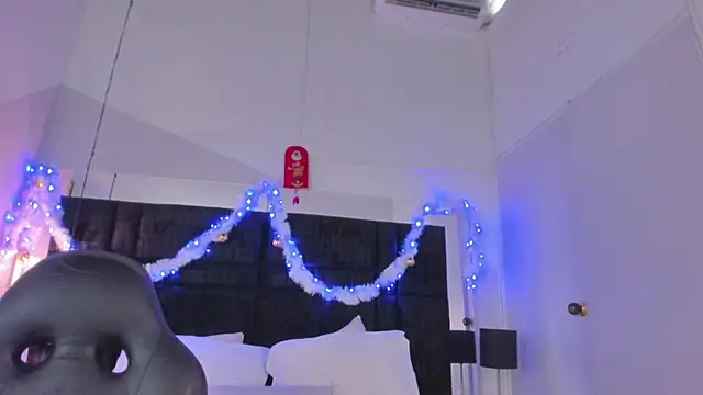 EmmadaSilva online show from 27, 11, 2025