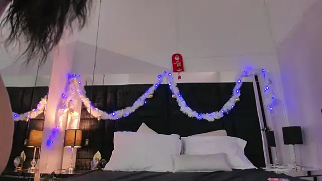 EmmadaSilva online show from 24, 11, 2025