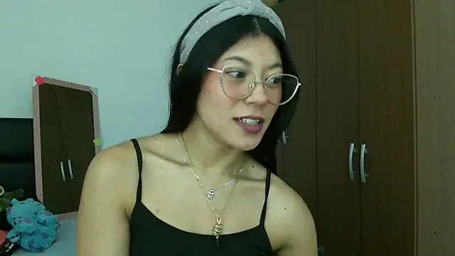 Snapshot of LissyM chatting on 4, 11, 2025 LissyM online show from 4, 11, 2025