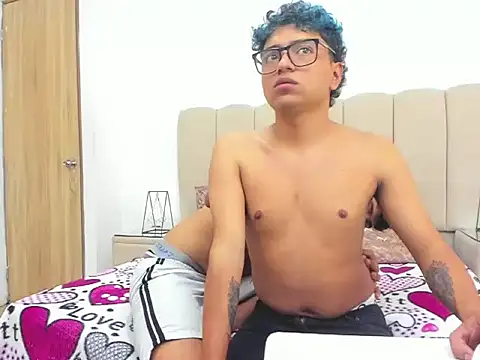 Snapshot of LiamANDJordan chatting on 11, 11, 2025 LiamANDJordan online show from 11, 11, 2025