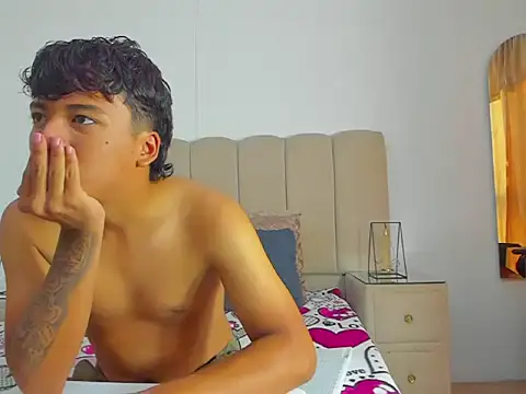 Snapshot of LiamANDJordan chatting on 12, 11, 2025 LiamANDJordan online show from 12, 11, 2025