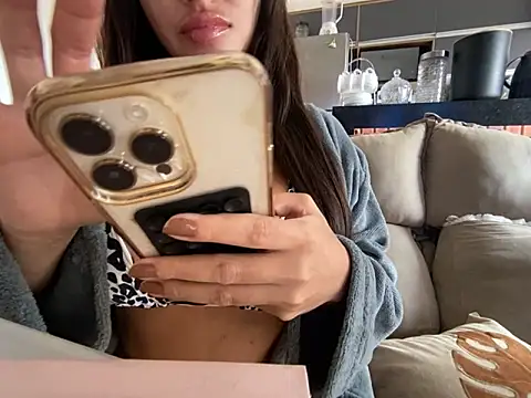 nathalia Silva online show from 3, 2, 2026