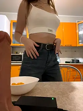 Snapshot of Elina1 chatting on 13, 11, 2025 Elina1 online show from 13, 11, 2025