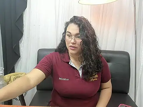 Snapshot of mira_cherry02 chatting on 24, 10, 2025 mira cherry02 online show from 24, 10, 2025